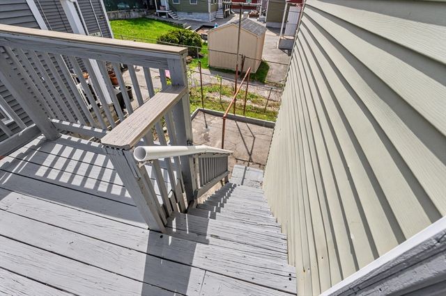 18 Pleasant St, Lowell, MA 01852