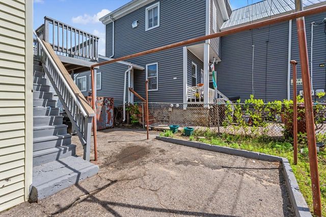 18 Pleasant St, Lowell, MA 01852