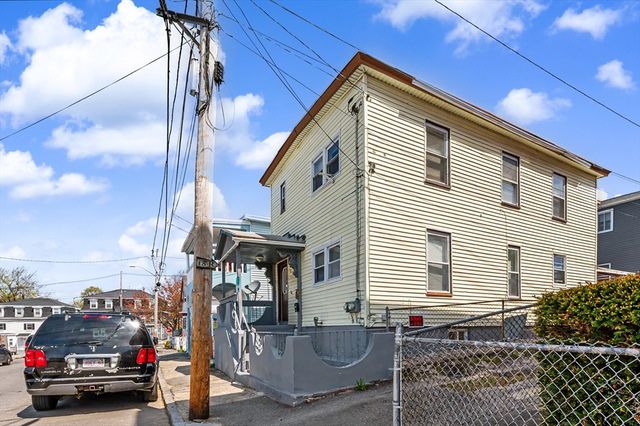 18 Pleasant St, Lowell, MA 01852