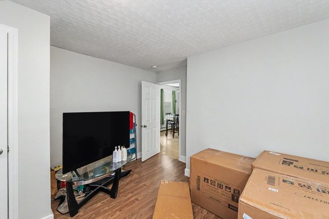 18 Pleasant St, Lowell, MA 01852