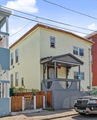 18 Pleasant St, Lowell, MA 01852