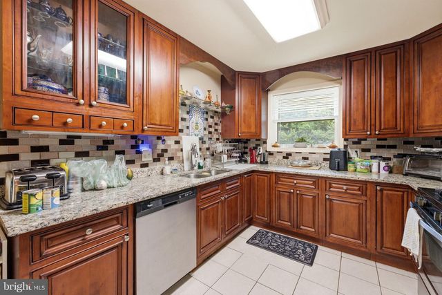 6105 MUNSON HILL RD, Falls Church, VA 22044