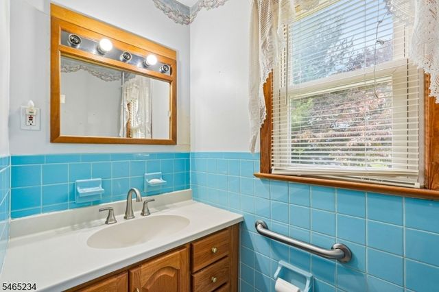 201 Kiwanis Dr, Wayne Twp., NJ 07470
