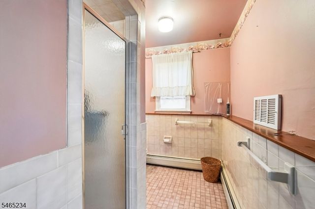 201 Kiwanis Dr, Wayne Twp., NJ 07470