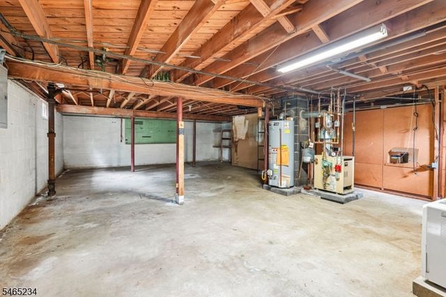201 Kiwanis Dr, Wayne Twp., NJ 07470