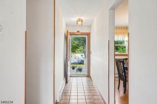 201 Kiwanis Dr, Wayne Twp., NJ 07470