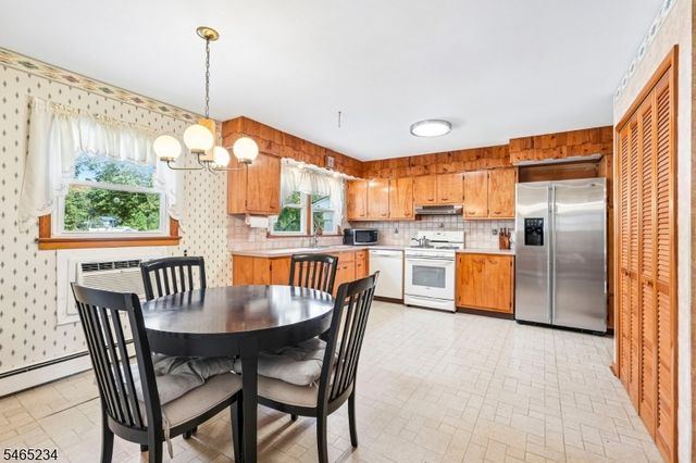 201 Kiwanis Dr, Wayne Twp., NJ 07470
