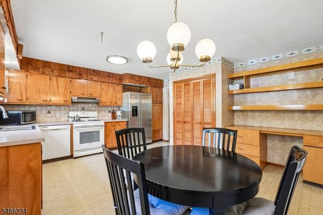 201 Kiwanis Dr, Wayne Twp., NJ 07470