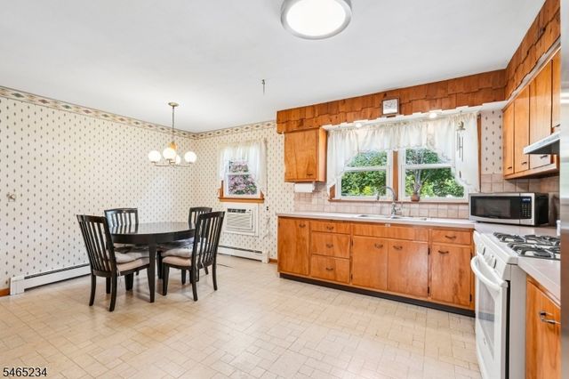 201 Kiwanis Dr, Wayne Twp., NJ 07470