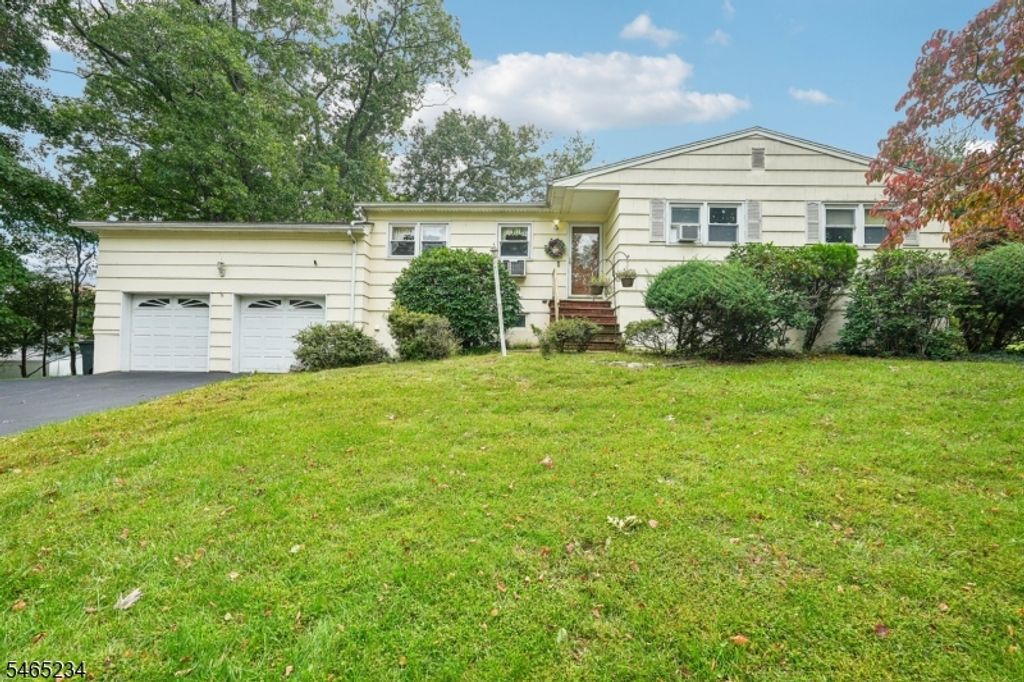 201 Kiwanis Dr, Wayne Twp., NJ 07470