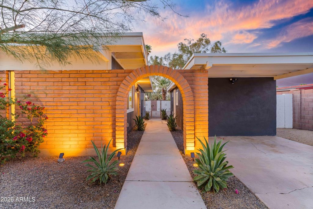 3728 E SUNNYSIDE Drive, Phoenix, AZ 85028 — exterior