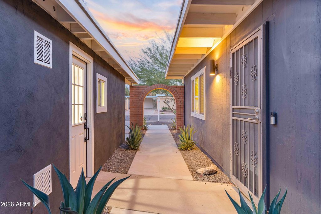 3728 E SUNNYSIDE Drive, Phoenix, AZ 85028 — photo 2