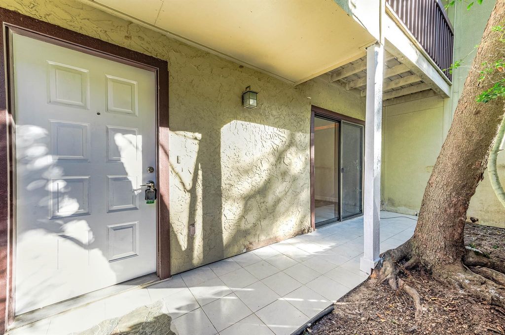 3921 Tanglewilde Street 3921, Houston, TX 77063