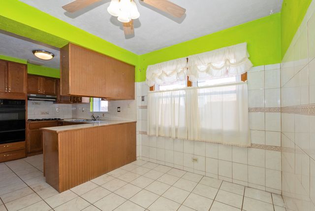 8834 S Oglesby Avenue, Chicago, IL 60617