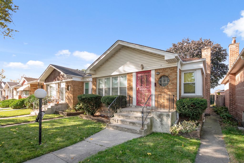 8834 S Oglesby Avenue, Chicago, IL 60617