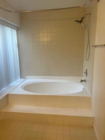 639 Executive Center Drive, West Palm Beach, FL 33401