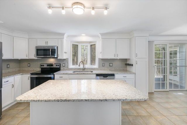 62 Magnolia Drive, Pelham, NH 03076