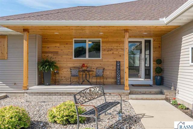 2029 Sundance Lane, North Mankato, MN 56003