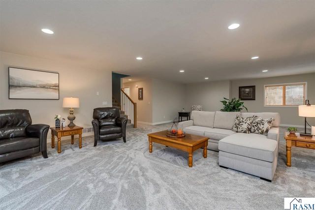 2029 Sundance Lane, North Mankato, MN 56003