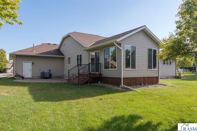 2029 Sundance Lane, North Mankato, MN 56003