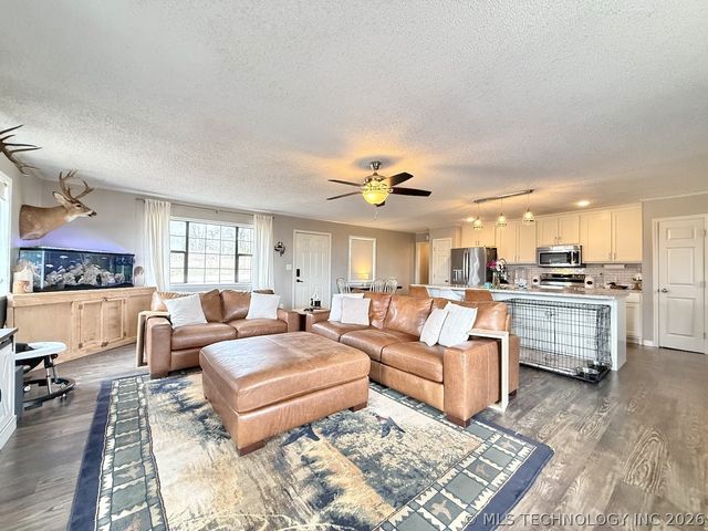9 S Lake View, Kiefer, OK 74041