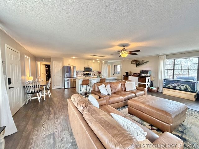 9 S Lake View, Kiefer, OK 74041