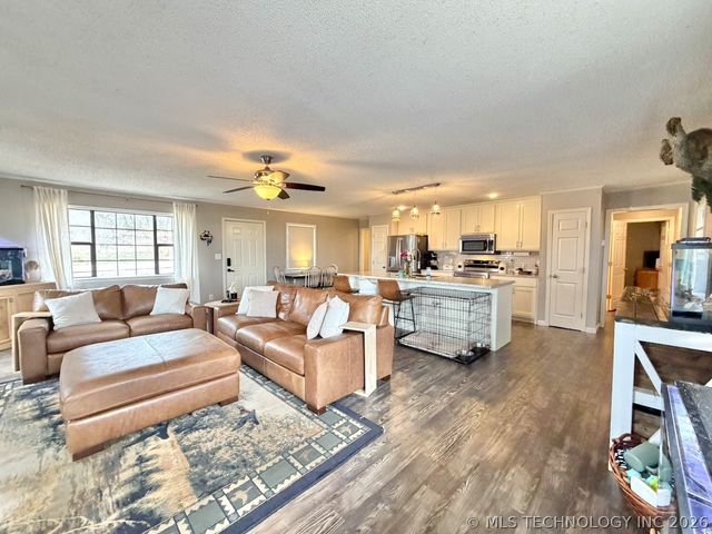 9 S Lake View, Kiefer, OK 74041