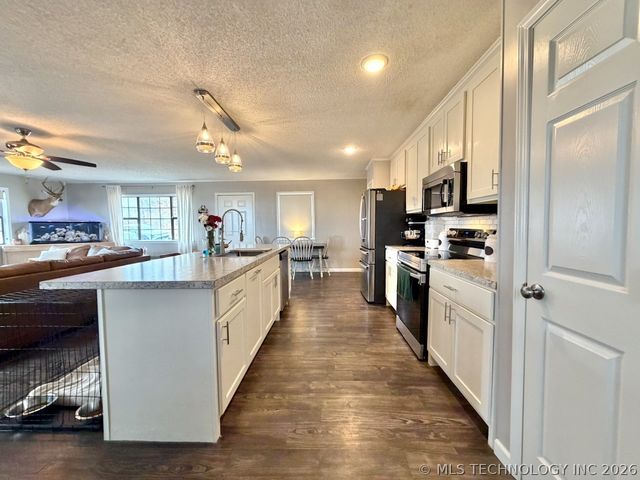 9 S Lake View, Kiefer, OK 74041