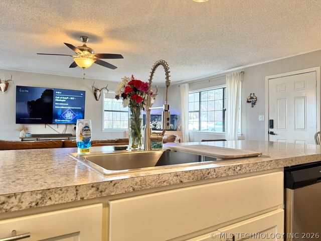 9 S Lake View, Kiefer, OK 74041