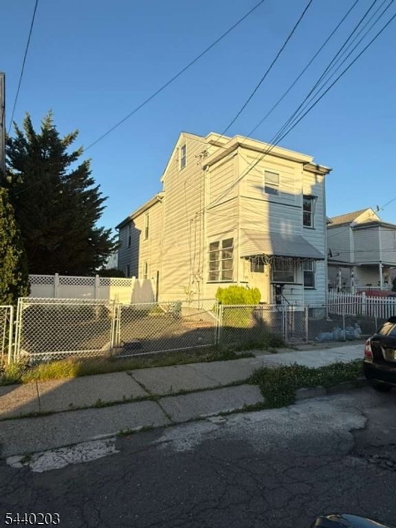 53 Henderson St, Paterson City, NJ 07501