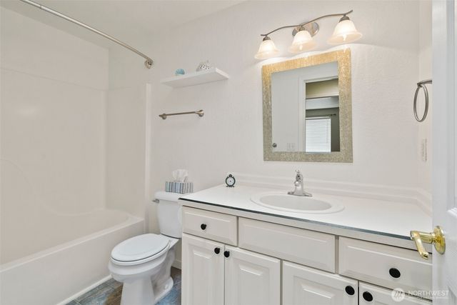 8608 Sebastian Drive NE, Lacey, WA 98516