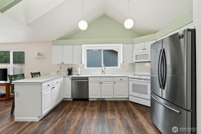8608 Sebastian Drive NE, Lacey, WA 98516