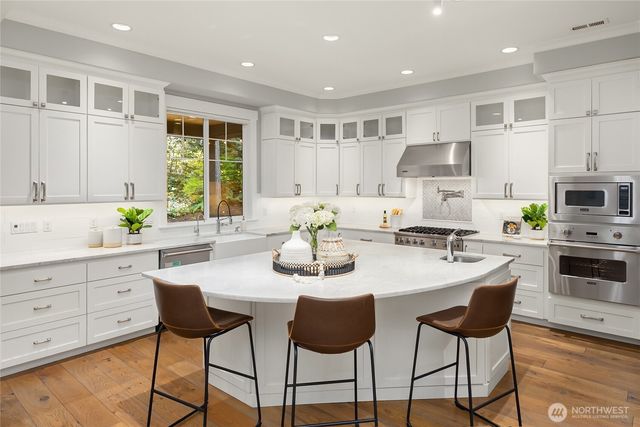 7817 NE Ledgestone Loop, Bainbridge Island, WA 98110