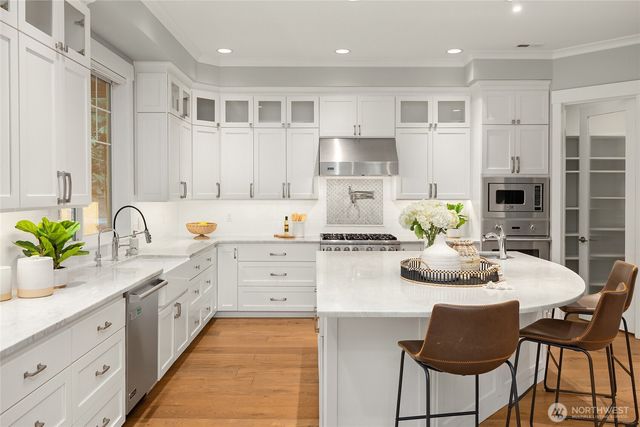 7817 NE Ledgestone Loop, Bainbridge Island, WA 98110
