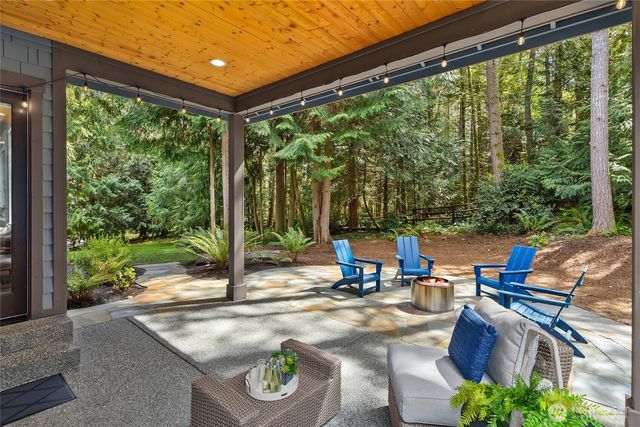 7817 NE Ledgestone Loop, Bainbridge Island, WA 98110