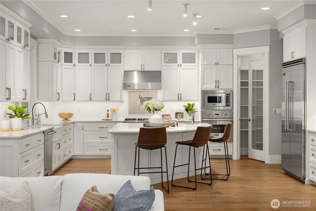 7817 NE Ledgestone Loop, Bainbridge Island, WA 98110
