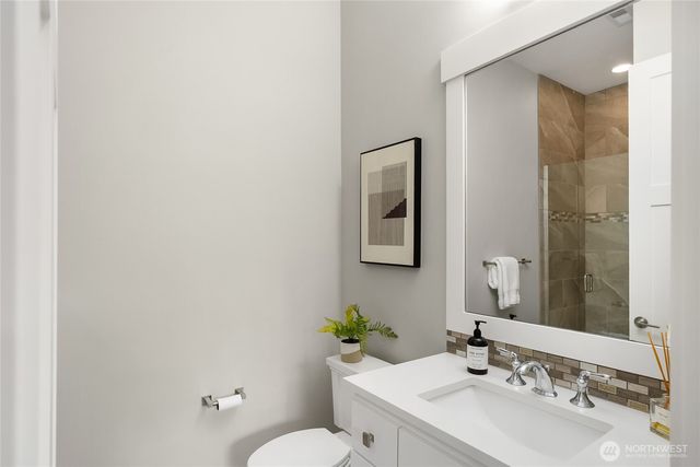 7817 NE Ledgestone Loop, Bainbridge Island, WA 98110