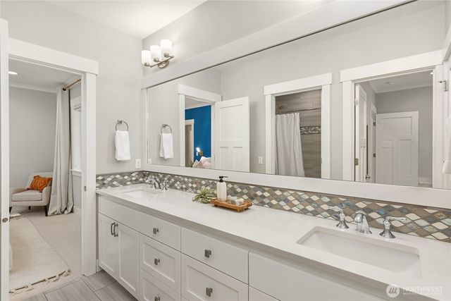 7817 NE Ledgestone Loop, Bainbridge Island, WA 98110