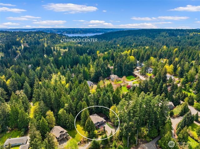 7817 NE Ledgestone Loop, Bainbridge Island, WA 98110