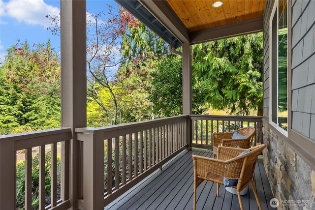 7817 NE Ledgestone Loop, Bainbridge Island, WA 98110