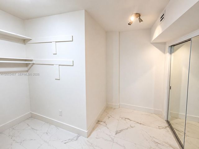 1750 NE 191st St 605-1, Miami, FL 33179