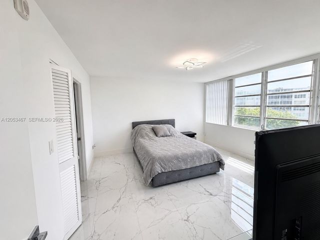 1750 NE 191st St 605-1, Miami, FL 33179