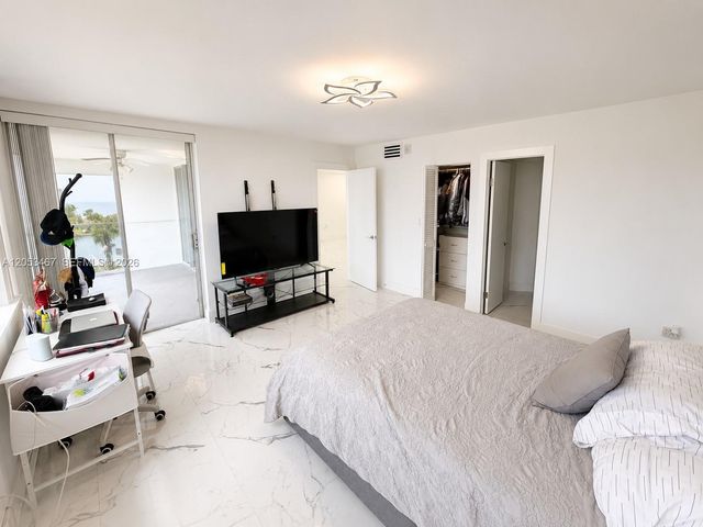 1750 NE 191st St 605-1, Miami, FL 33179