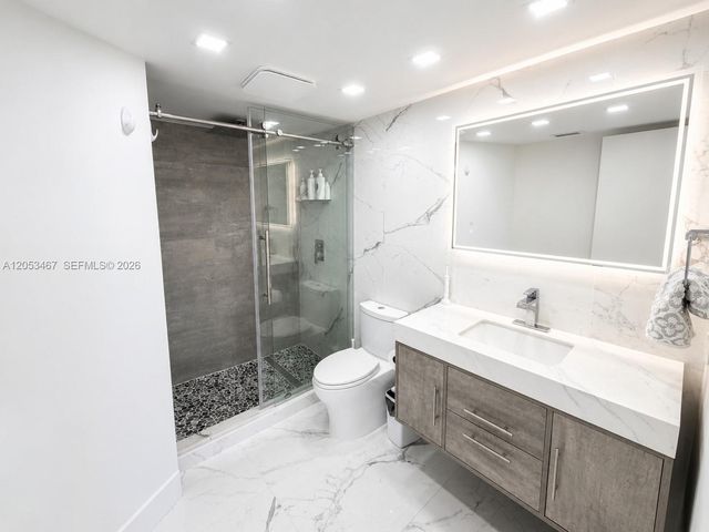 1750 NE 191st St 605-1, Miami, FL 33179