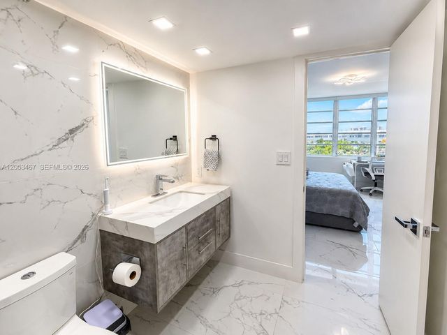 1750 NE 191st St 605-1, Miami, FL 33179