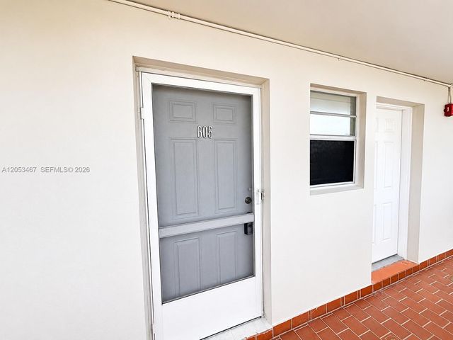 1750 NE 191st St 605-1, Miami, FL 33179