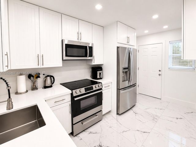 1750 NE 191st St 605-1, Miami, FL 33179