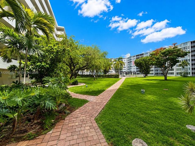 1750 NE 191st St 605-1, Miami, FL 33179