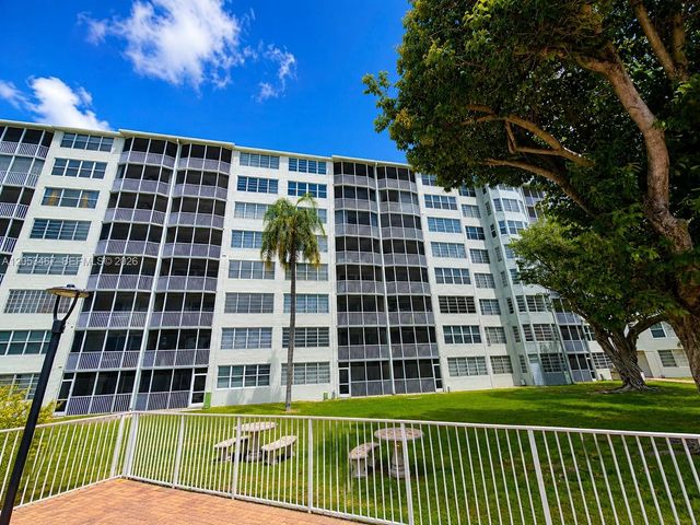 1750 NE 191st St 605-1, Miami, FL 33179