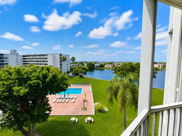 1750 NE 191st St 605-1, Miami, FL 33179
